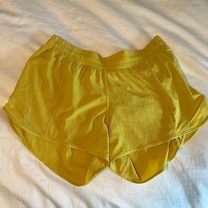 Hotty Hot Low Rise Yelllow Lululemon Shorts. Size 8.